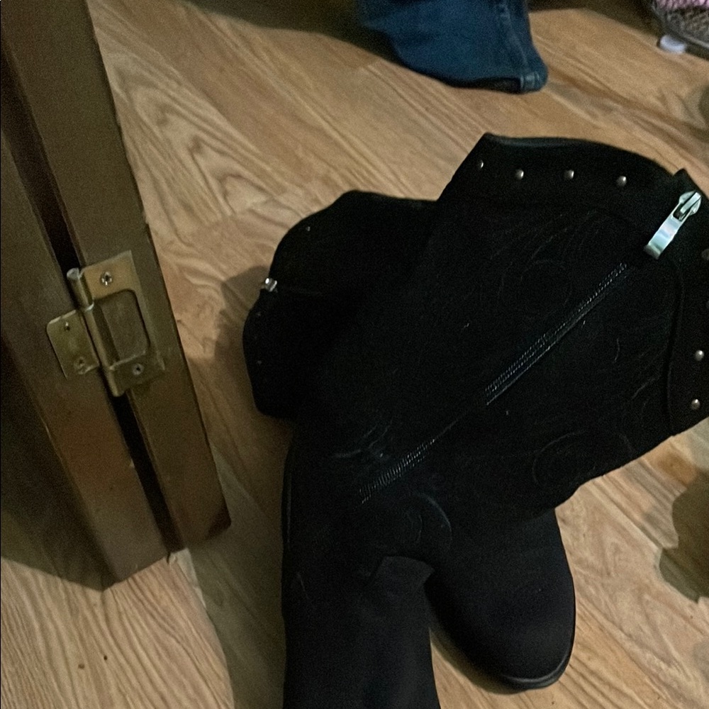 Chic Black Heeled Boots